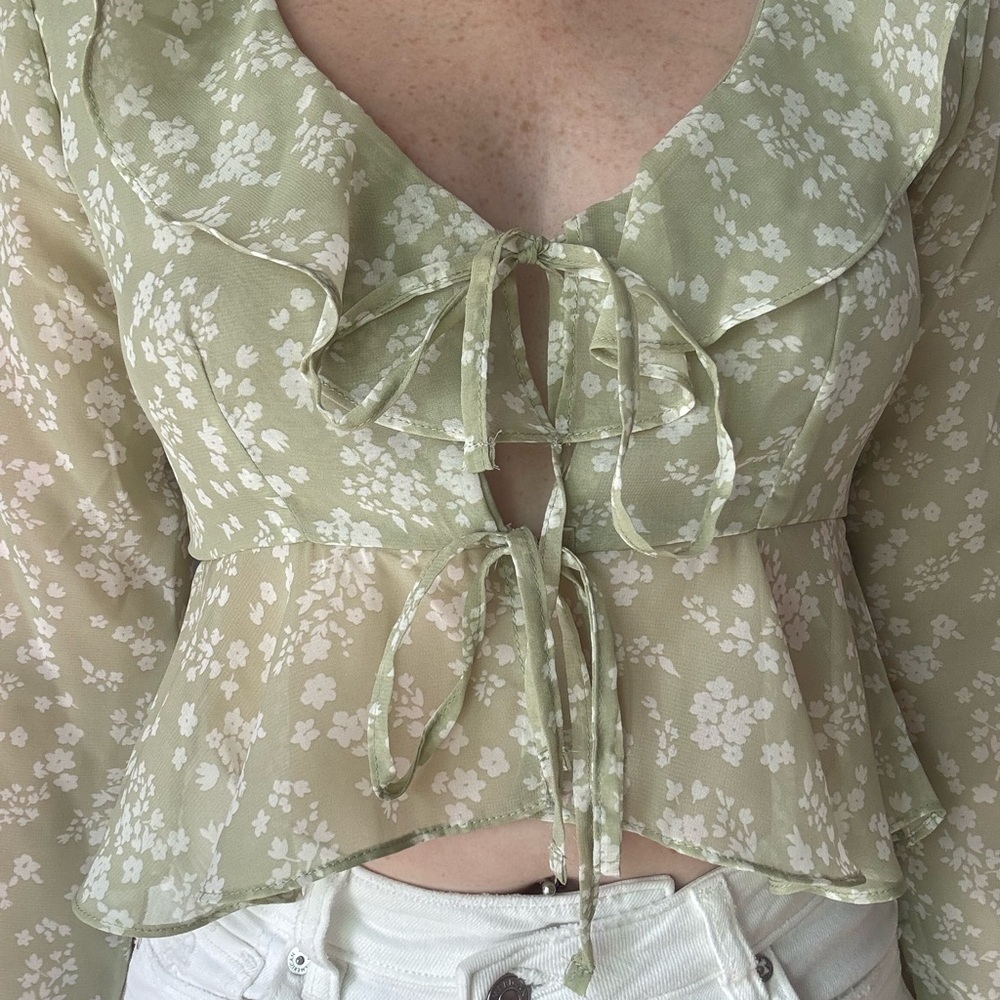 Floral Green Ruffle Blouse - Picture 5 of 6